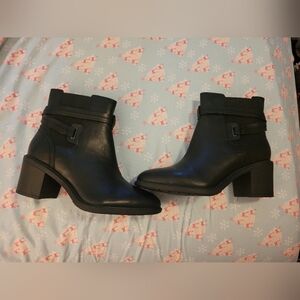 Clarks Maye Palm Black Leather Heeled Boots NWOB Womens Size 10